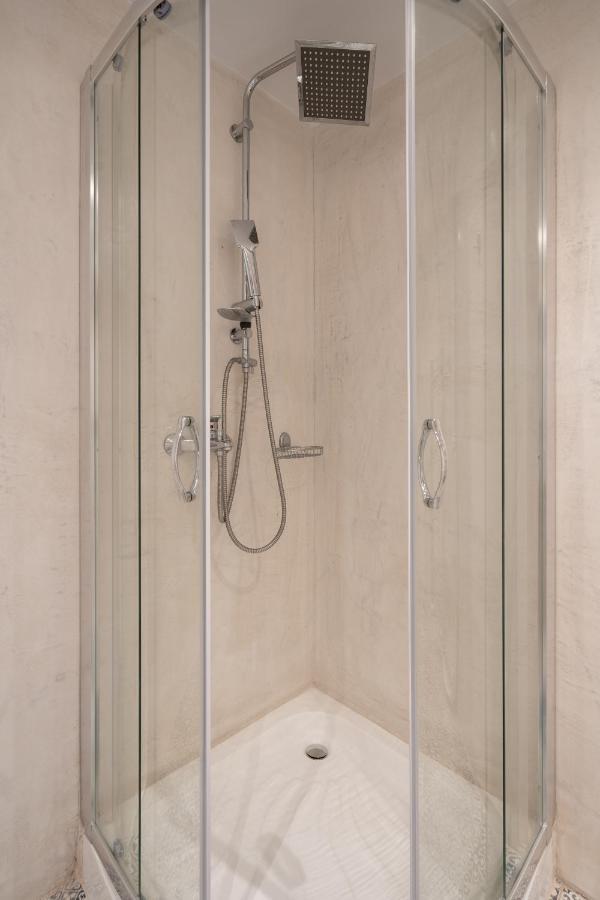 Exclusive Apartment In The Heart Of Афины Экстерьер фото
